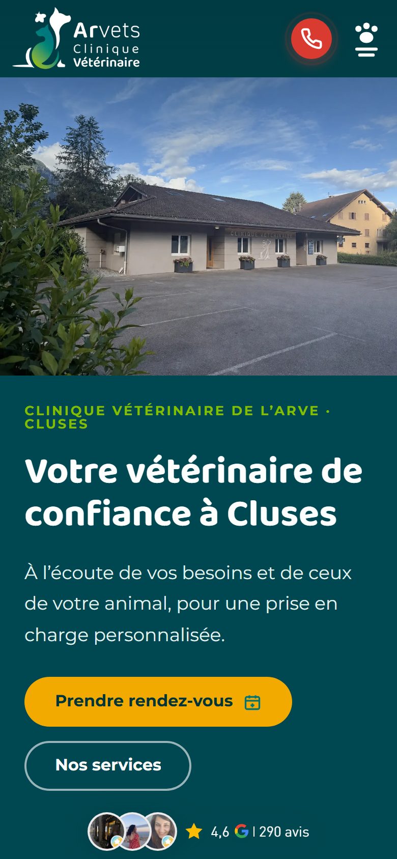Page d'accueil d'arvets.fr sur mobile : photo de la clinique, titre dans la typographie de la charte, boutons pleine largeur, badge d'avis Google